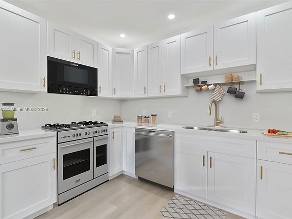 3rd image of 1537 NW 6th Ave