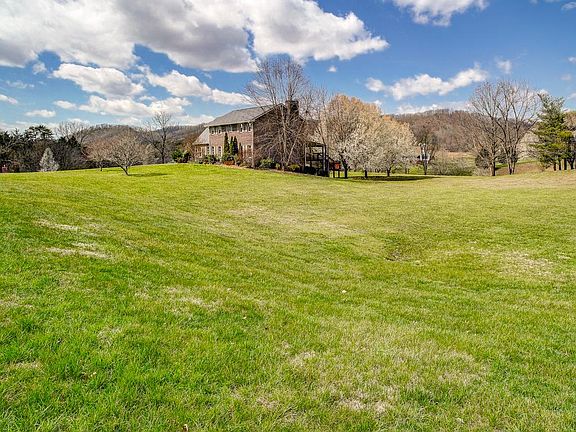 2nd image of 411 Woodway Dr