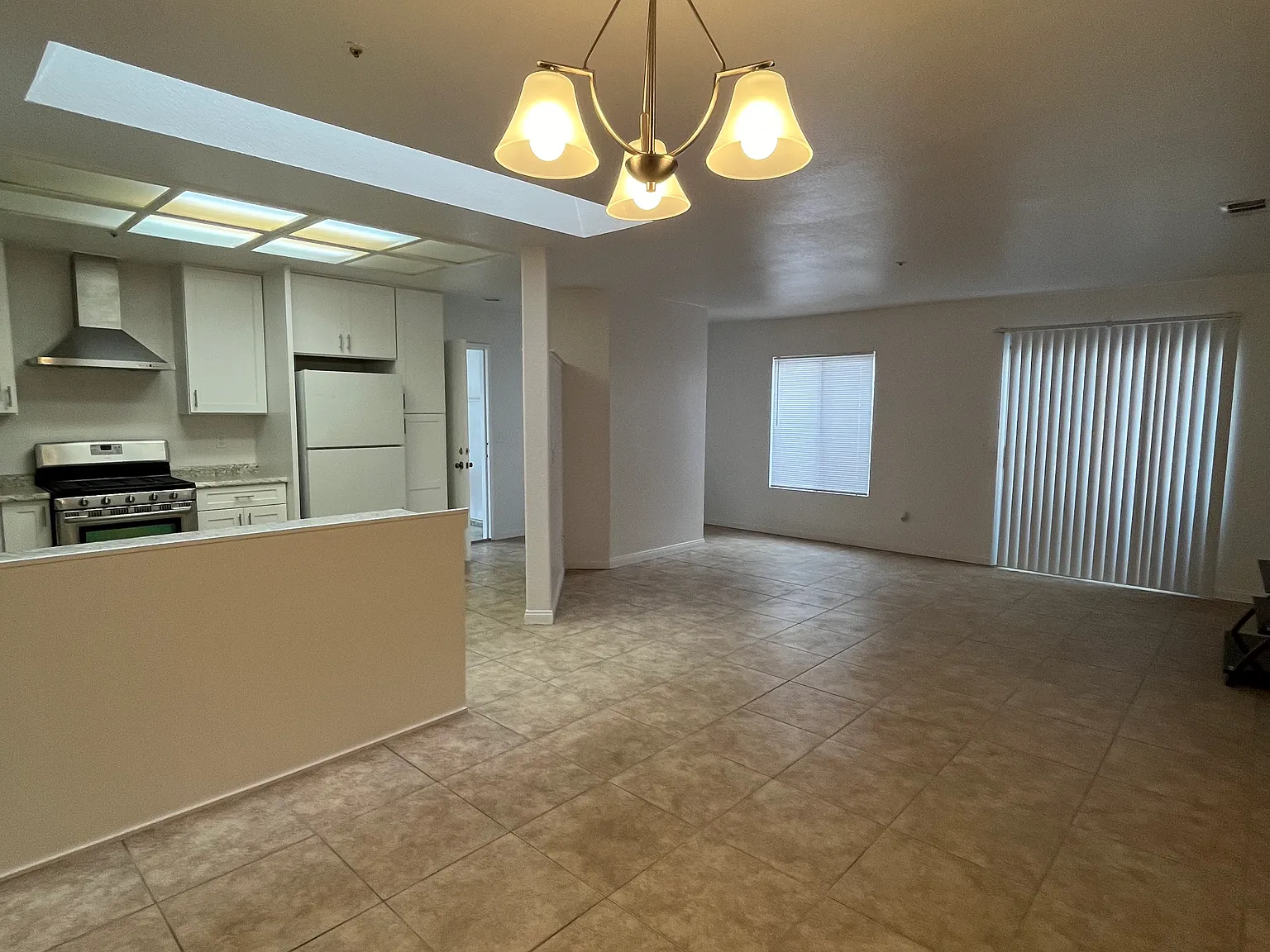 3 bed, 1300 sqft, $2,550 — Photo 2