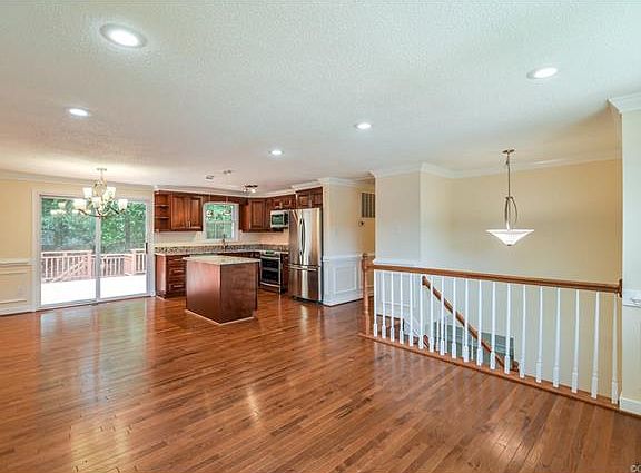 2nd image of 4702 Fairlake Ln