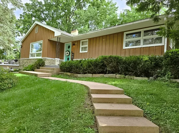 211 Liberty St, Elroy, WI 53929