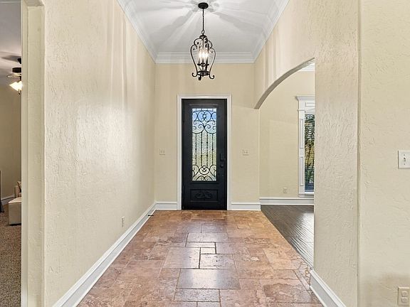 3rd image of 1704 Riviera Dr