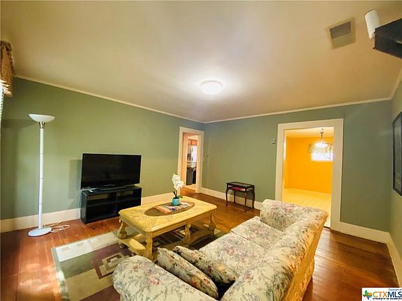 5th image of 414 E Hugo St