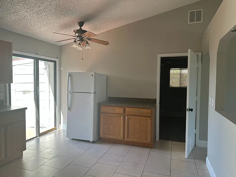 244 Summerset Dr — Photo 3
