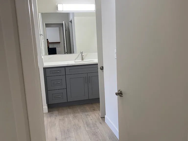 12840 Moorpark — Photo 25