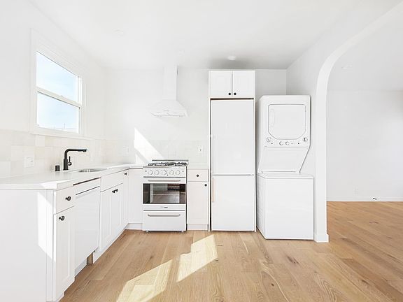5th image of 136 1/2 S Avenue 53