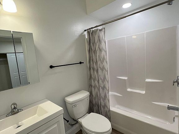 En Suite Bedroom2 Full Bathroom
