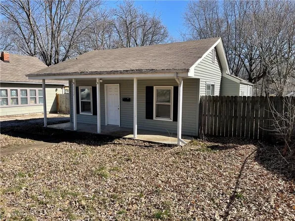 1117 S Pearl St, Independence, MO 64050