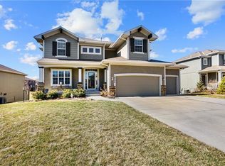 16524 S Parkwood St, Olathe, KS 66062