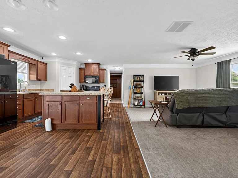 1053 Pitchkettle Rd — Photo 24