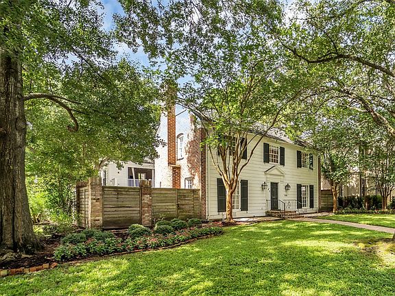 3rd image of 3105 Locke Ln