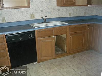 3rd image of 1011 Avenue E