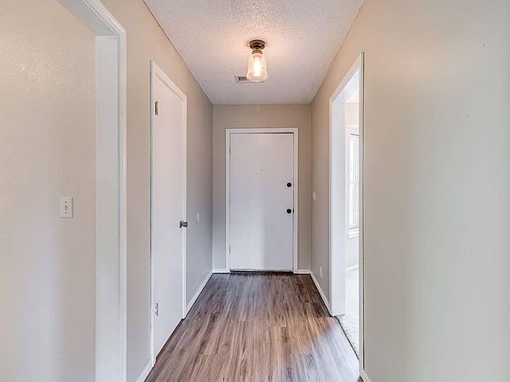 4th image of 2905 Countrywood Ln