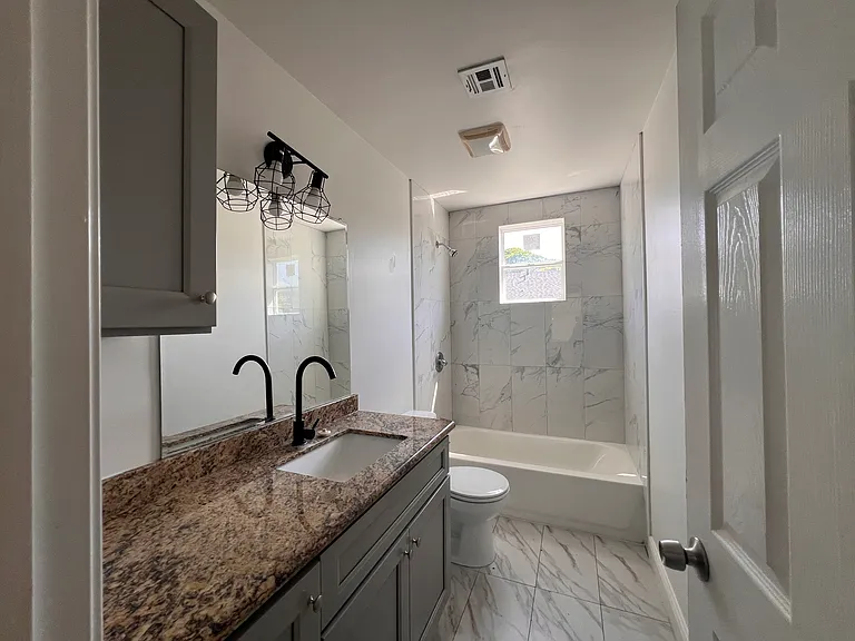 3520 Dante St #2A — Photo 3