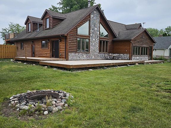 3rd image of 4576 Lake Superior Dr