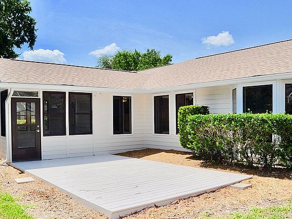 3rd image of 831 Wildwood Cir