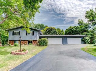 878 Dawn Ave, Shoreview, MN 55126