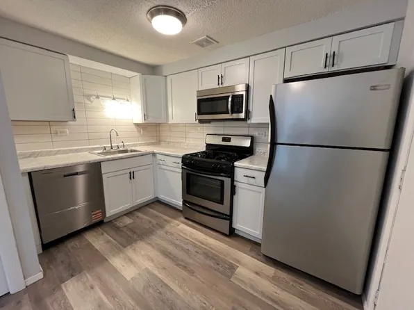 1012 Pheasant Run Ln, Aurora, IL 60504