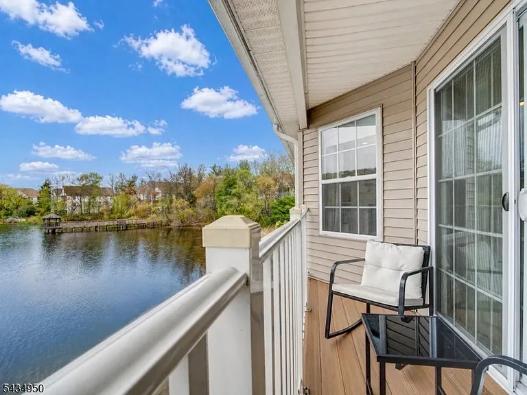 14 Lagoon Way — Photo 2