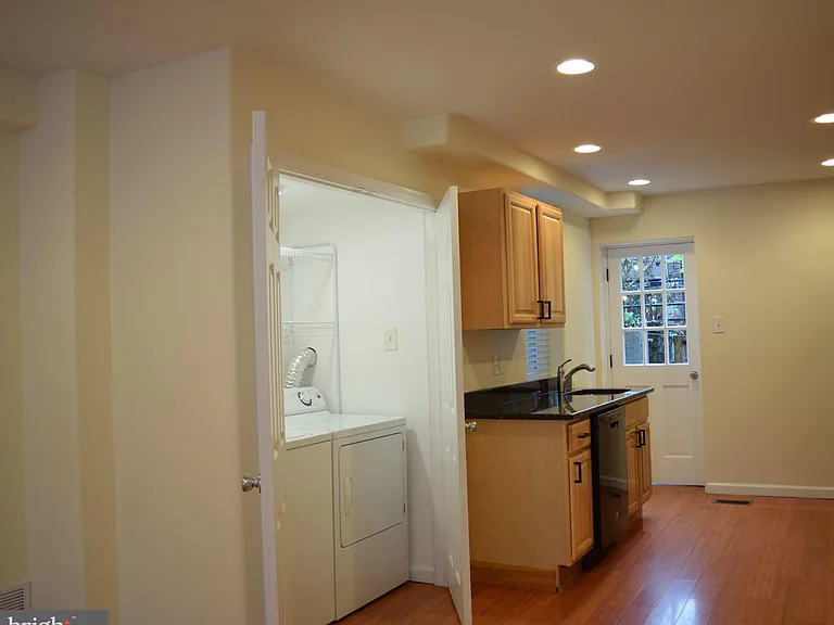 2132 Sigel St — Photo 11