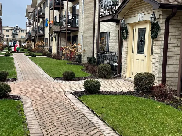 5139 N East River Rd Unit 267, Chicago, IL 60656