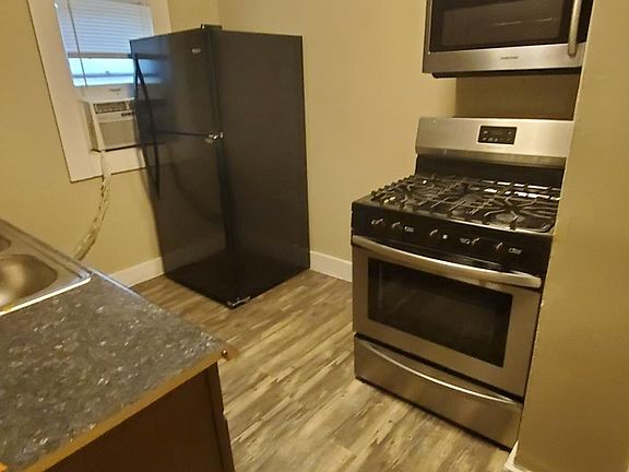 5th image of 27 Parkview Ave #B