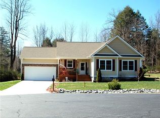340 N Crab Meadow Dr, Hendersonville, NC 28739