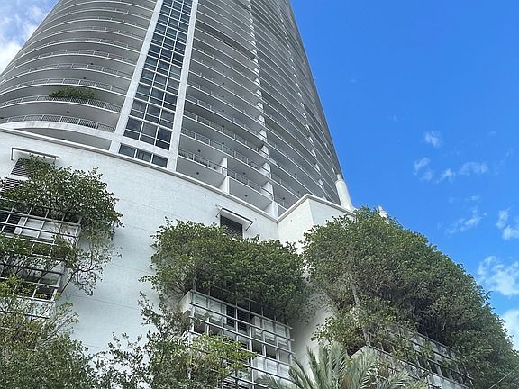 2nd image of 1750 N Bayshore Dr #11