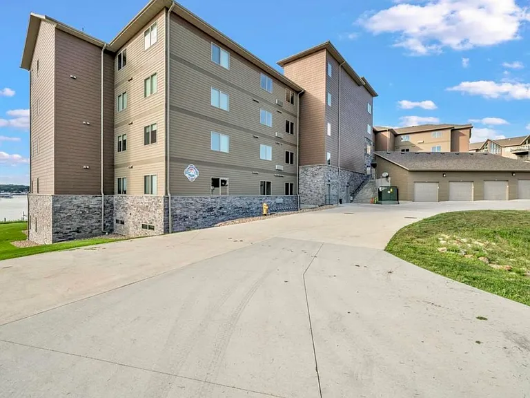 570 Linden Dr #412 — Photo 42