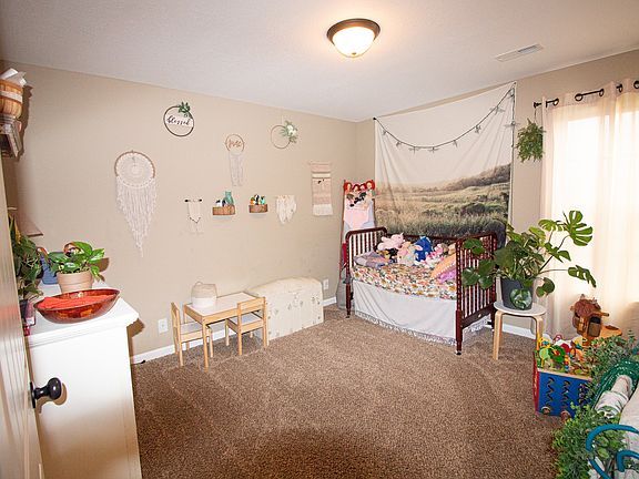 5th image of 517 Tracy Ln
