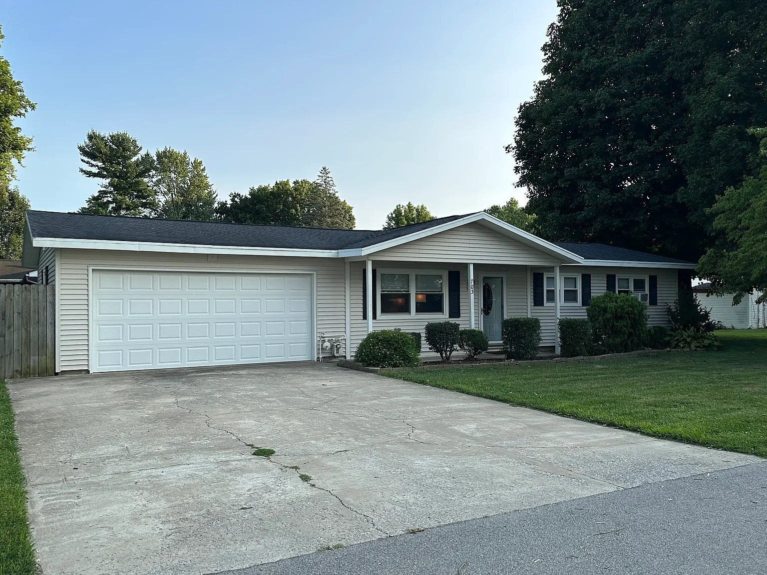 703 North Dr photo 1