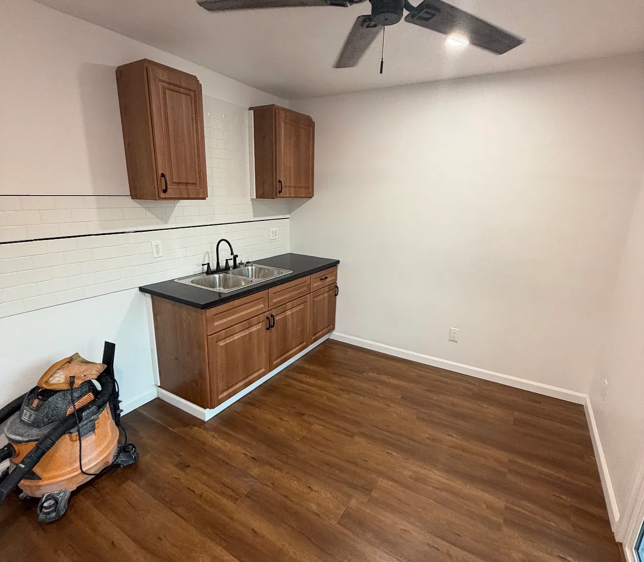 2342 Thomas St — Photo 4
