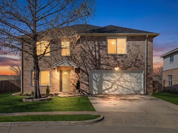 904 Canary Dr, Saginaw, TX 76131