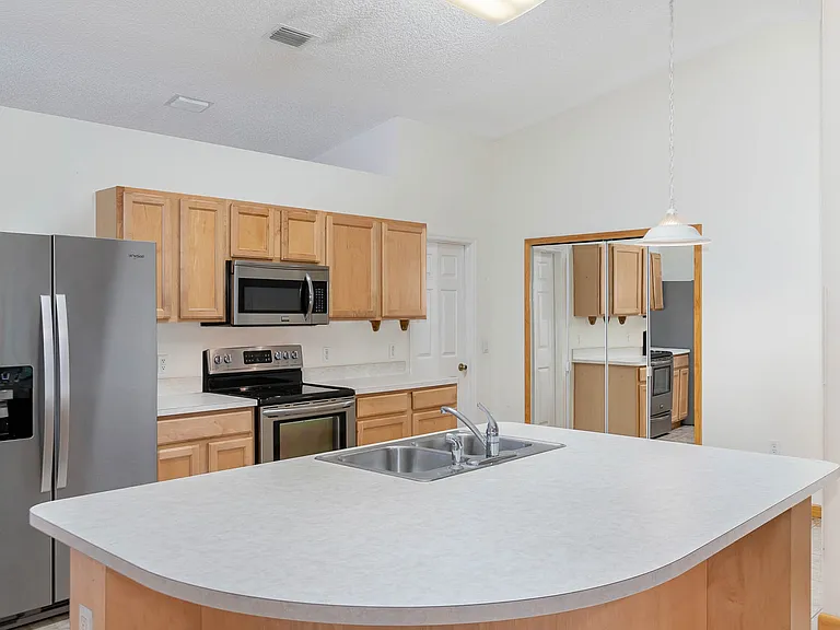 787 Seymour Rd NE — Photo 3