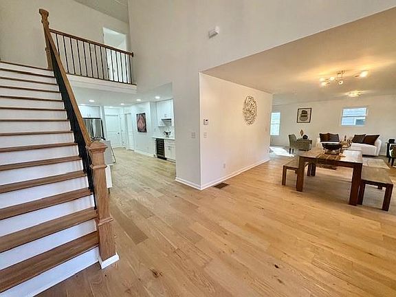 4th image of 438 Ansley St