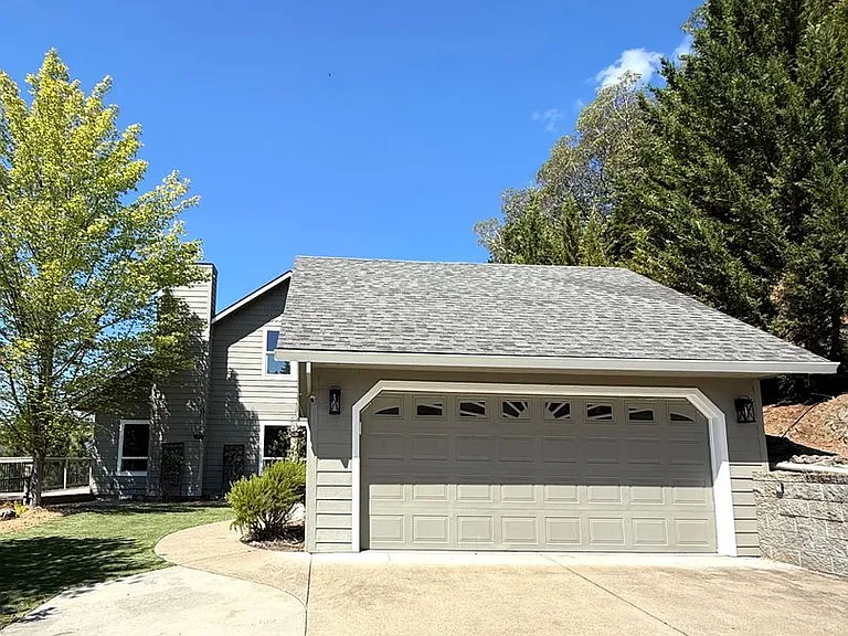 901 Manzanita Dr — Photo 1