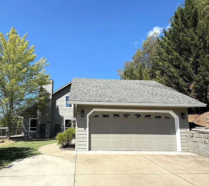 901 Manzanita Dr