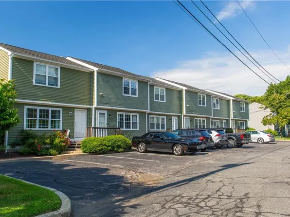 5804 Post Rd APT 4, Warwick, RI 02818