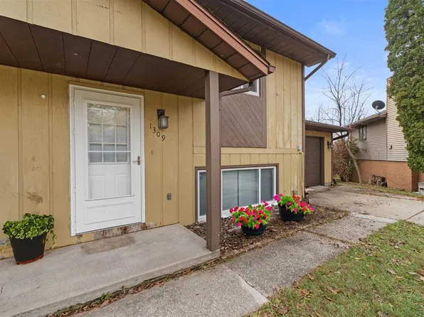 1309 Southview Cir, Coralville, IA 52241