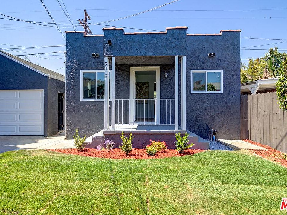Front of guest house - No shared walls