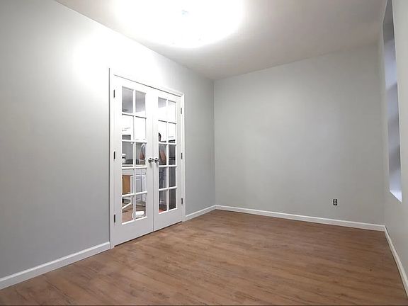 3rd image of 209 Bedford Ave APT 2