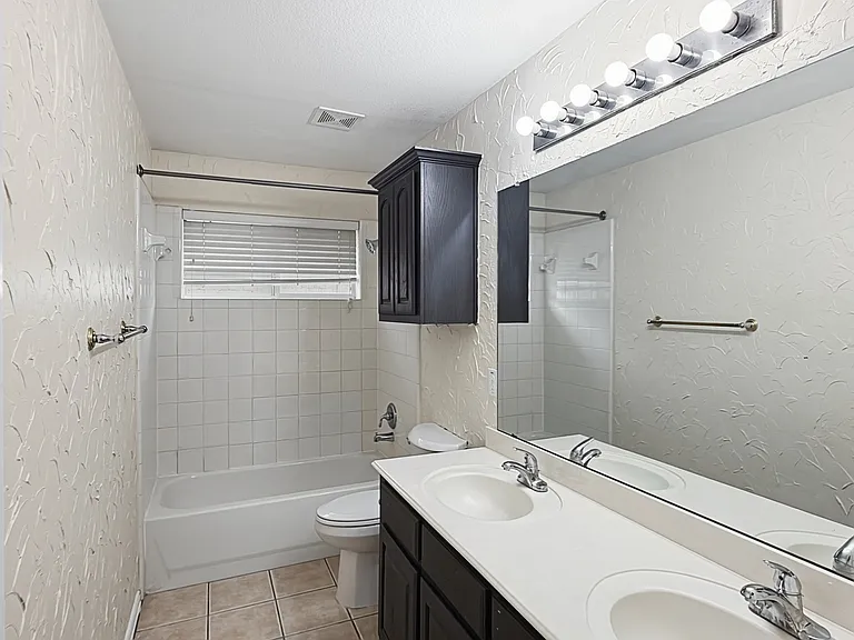 502 Overhill Dr — Photo 17