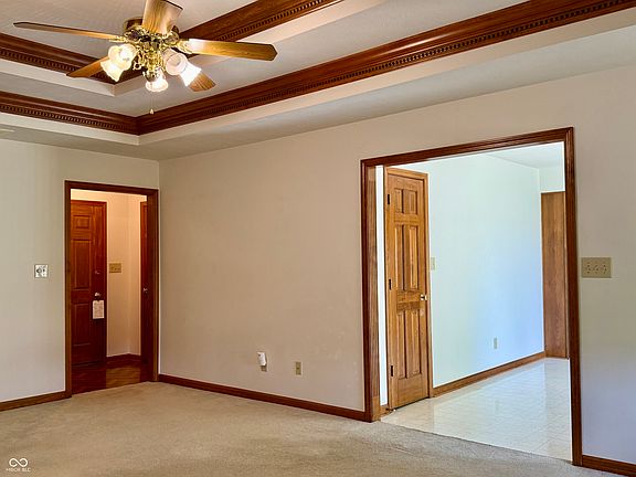 5th image of 897 N Scott Dr