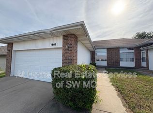 1808 Cedarcrest Ave, Nixa, MO 65714