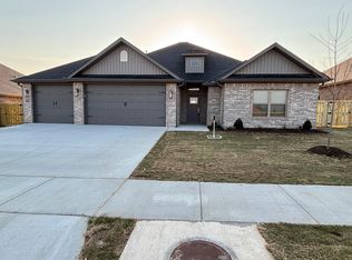 1900 Charles St, Pea Ridge, AR 72751