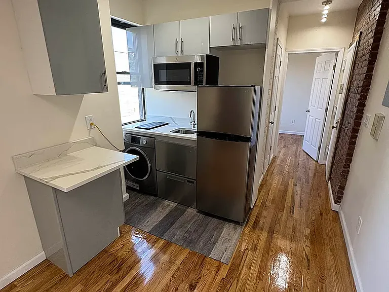 536 E 5th St #21 — Photo 10