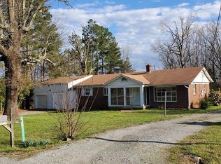 300 Mary Knoll Ln, Keysville, VA 23947