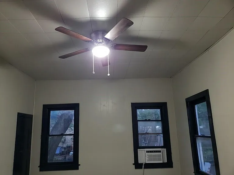 108 W Monterey St #B — Photo 5