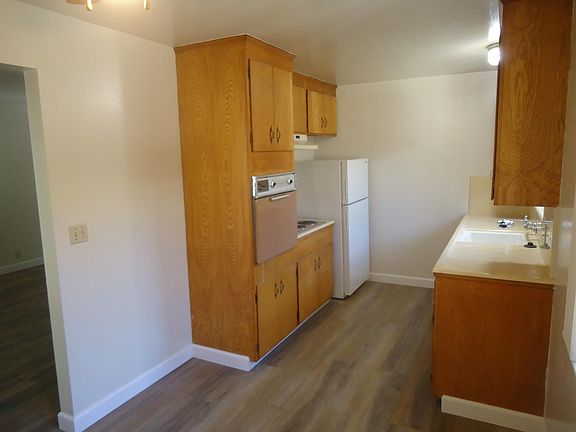 4th image of 99 Glen Eyrie Ave APT 15