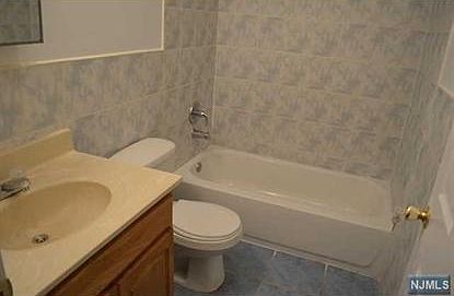 5th image of 34 N Clinton St